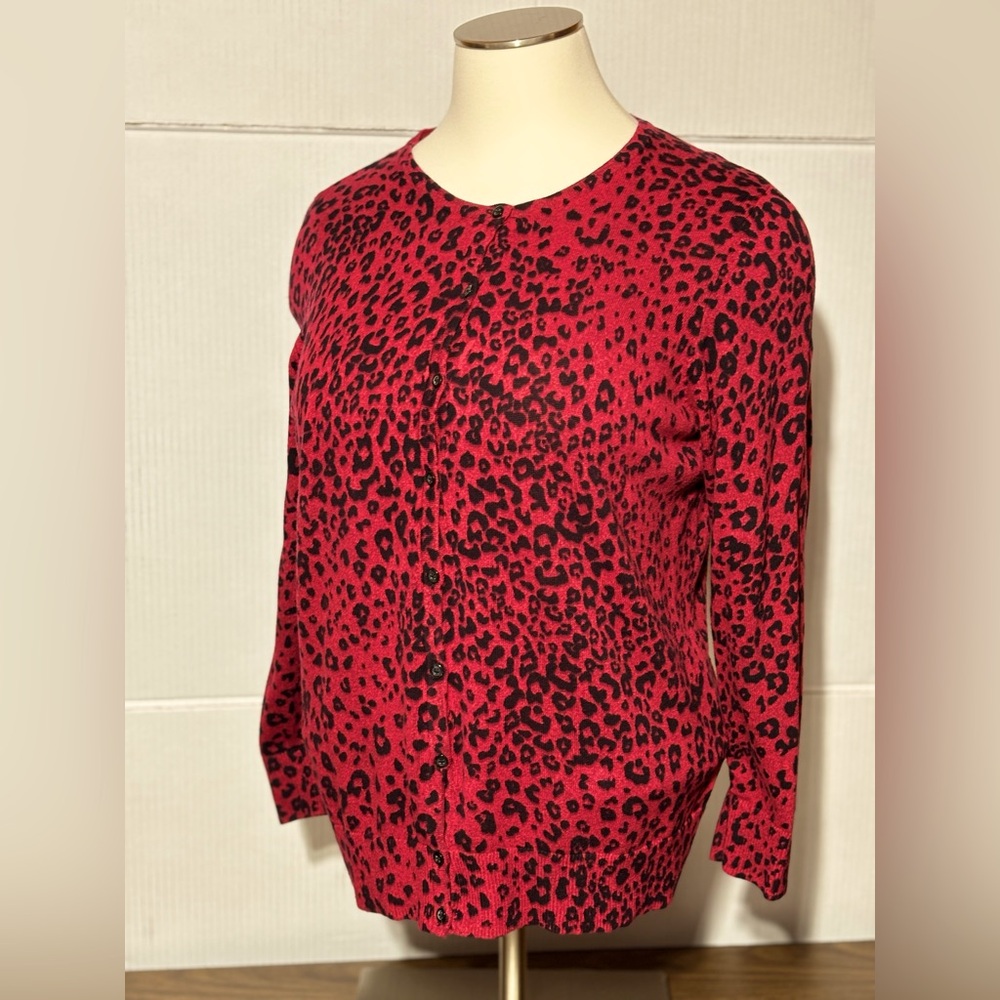 Croft&Barrow 2X ladies Red Animal Print Cardigan 28” L 22” p2p button front